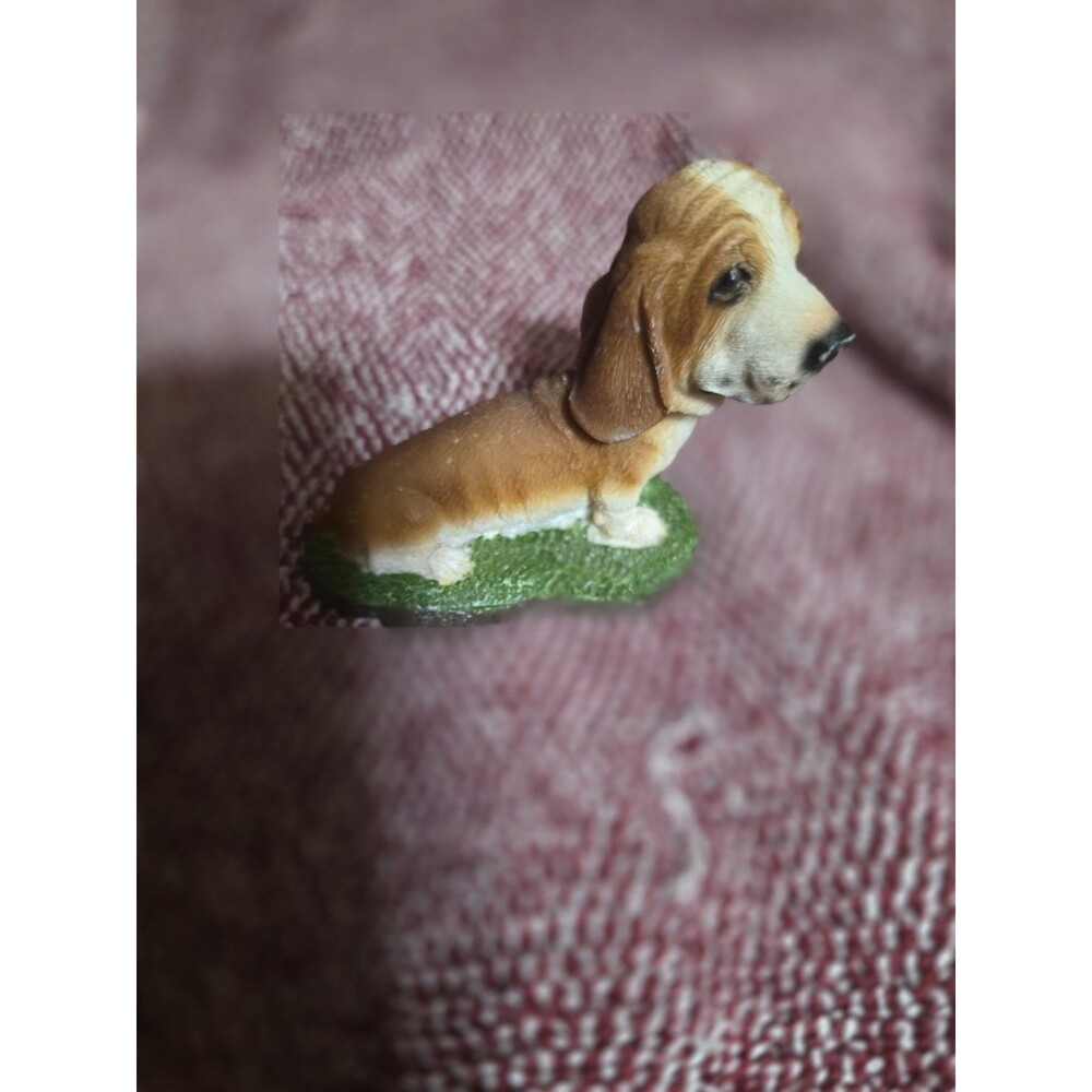 Basset Hound Dog Bobblehead Figurine Brown & White on Green Base, Dog Animal